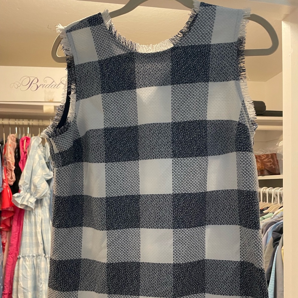 Only worn twice! Banana Republic sleeveless gingham top. Size medium